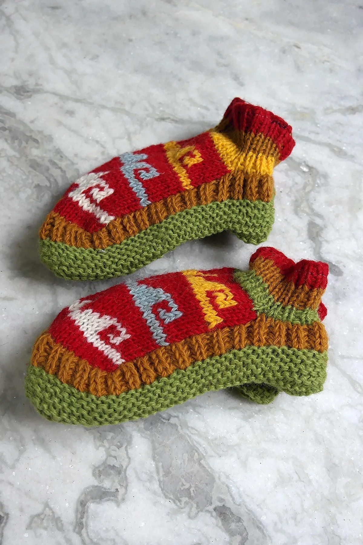 Red, Brown and Green colors Hot waves pattern woolen hand knitted ankle socks